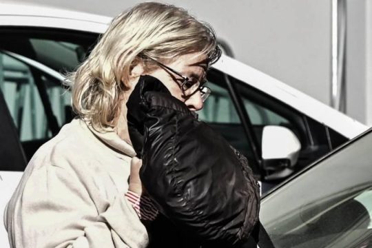 Παραδόθηκε στο ΑΤ Πεύκης η Ελένη Ζαρούλια